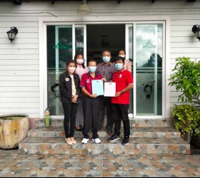 วันที่ 21-22 ก.ค. 2565 นางวิภาภรณ์ ทองเบ้า รองปลัดอบต.รอบเมือง  พร้อมด้วยหัวหน้าส่วนราชการ ได้รับมอบหมายจาก นางจิราพร เกษมทรัพย์ นายกอบต.รอบเมือง ลงพื้นที่ชี้แจงแนวทางการจัดการขยะกับผู้ประกอบการร้านอาหารตำบลรอบเมือง