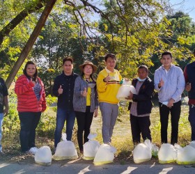 วันที่ 29 ธ.ค. 2565 เวลา 09.00 น. นายปริญญา วิเชียรโรจน์ เลขานุการนายก อบต.รอบเมือง พร้อมด้วย นางสาวเบญจพร ปาโท หัวหน้าฝ่ายส่งเสริมสวัสดิการสังคม พร้อมด้วยบุคลากรในฝ่าย รับมอบพันธุ์ปลาที่ได้รับการสนับสนุนโดย สำนักงานประมงจังหวัดร้อยเอ็ด จำนวน 140 ถุง