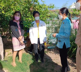 วันที่ 24 มกราคม พ.ศ.2566 นางจิราพร  เกษมทรัพย์  นายกองค์การบริหารส่วนตำบลรอบเมือง  ให้การต้อนรับ  ท่านสิิริมา  วัฒโน  ผู้ตรวจราชการกระทรวงมหาดไทย  และคณะ ลงพื้นที่ติดตามการดำเนินงานการจัดทำถังขยะเปียกลดโลกร้อน บ้านเปลือย หมู่8