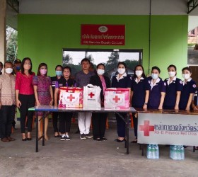 นางอุไรพร  ขมิ้นทอง  รองนายกอบต.รอบเมือง นายปริญญา  วิเชียรโรจน์  เลขานุการนายกฯ พร้อมด้วย หัวหน้าส่วนราชการ  เป็นตัวแทนรับมอบถุงช่วยเหลือผู้ประสบอัคคีภัย บ้าน นายสุชาติ  อุ่นเจริญ จากเหล่ากาชาดจังหวัดร้อยเอ็ด วันที่ 14 กุมภาพันธ์ พ.ศ. 2566 