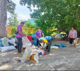 คณะทำงานเจ้าหน้าที่องค์การบริหารส่วนตำบลรอบเมือง รับสมัครสมาชิก/รับซื้อขยะ กองทุนคัดแยกขยะ สะสมเงินทอง คุ้มครองสุขภาพ ในเขตพื้นที่ตำบลรอบเมือง