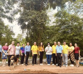 นางจิราพร เกษมทรัพย์ นายกอบต.รอบเมือง พร้อมด้วยคณะผู้บริหาร หัวหน้าส่วนราชการ ตัวแทนผู้ใหญ่บ้าน สมาชิกสภาอบต.รอบเมือง ผู้นำในพื้นที่ หมู่ที่ 3 และ 4 